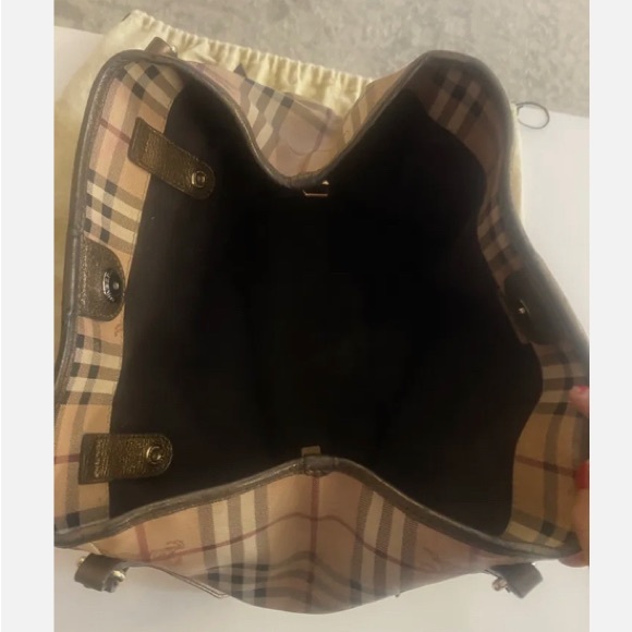 Burberry Haymarket Tote,in great condition, comes with original dust bag. - Picture 5 of 5